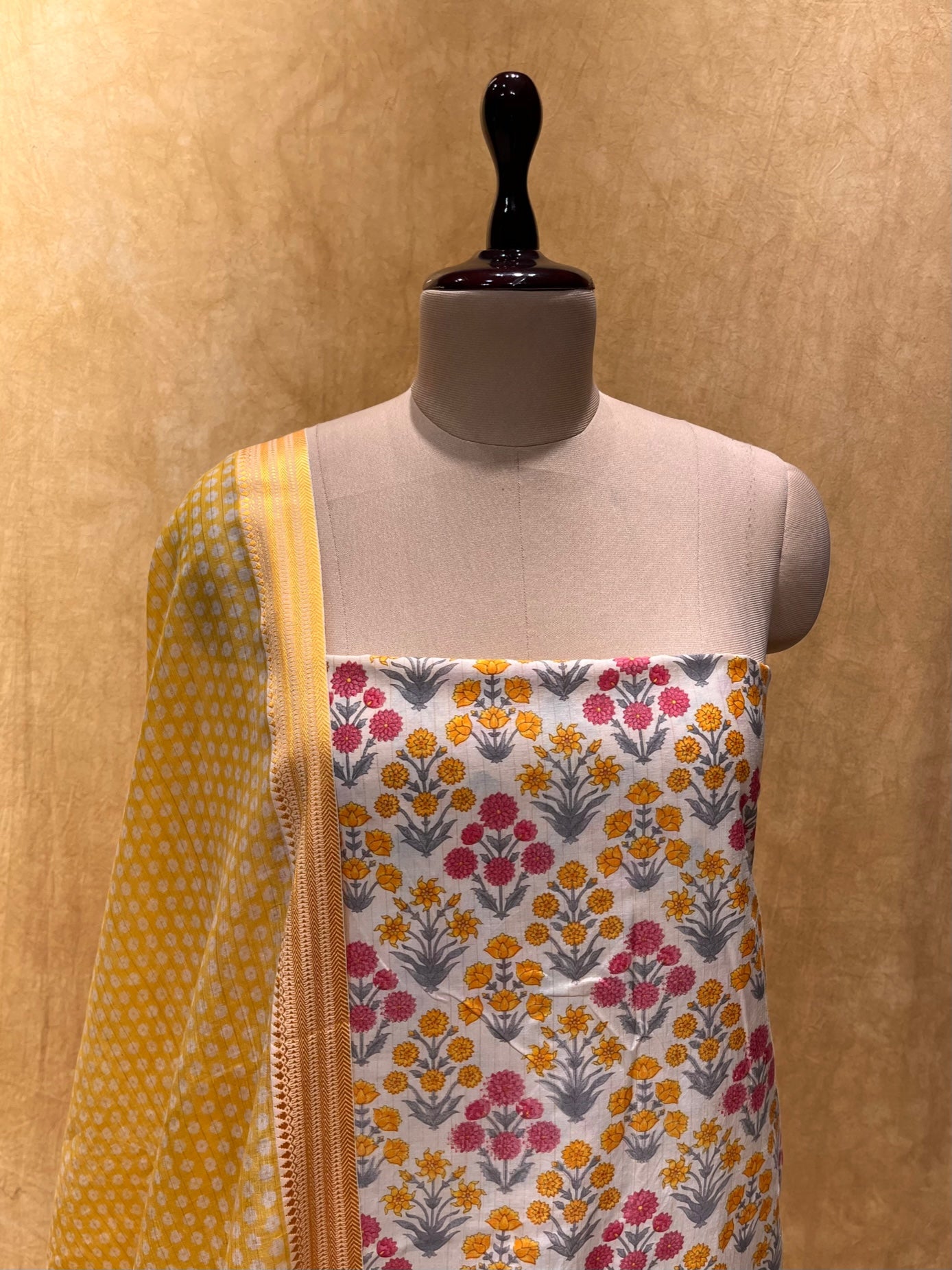WHITE COLOUR COTTON PRINTED UNSTITCHED SUIT WITH YELLOW BANDHANI PRINT DUPATTA