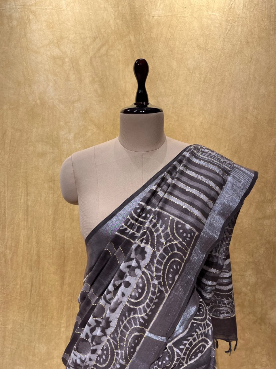 GREY COLOUR LINEN SAREE EMBELLISHED WITH KANTHA WORK