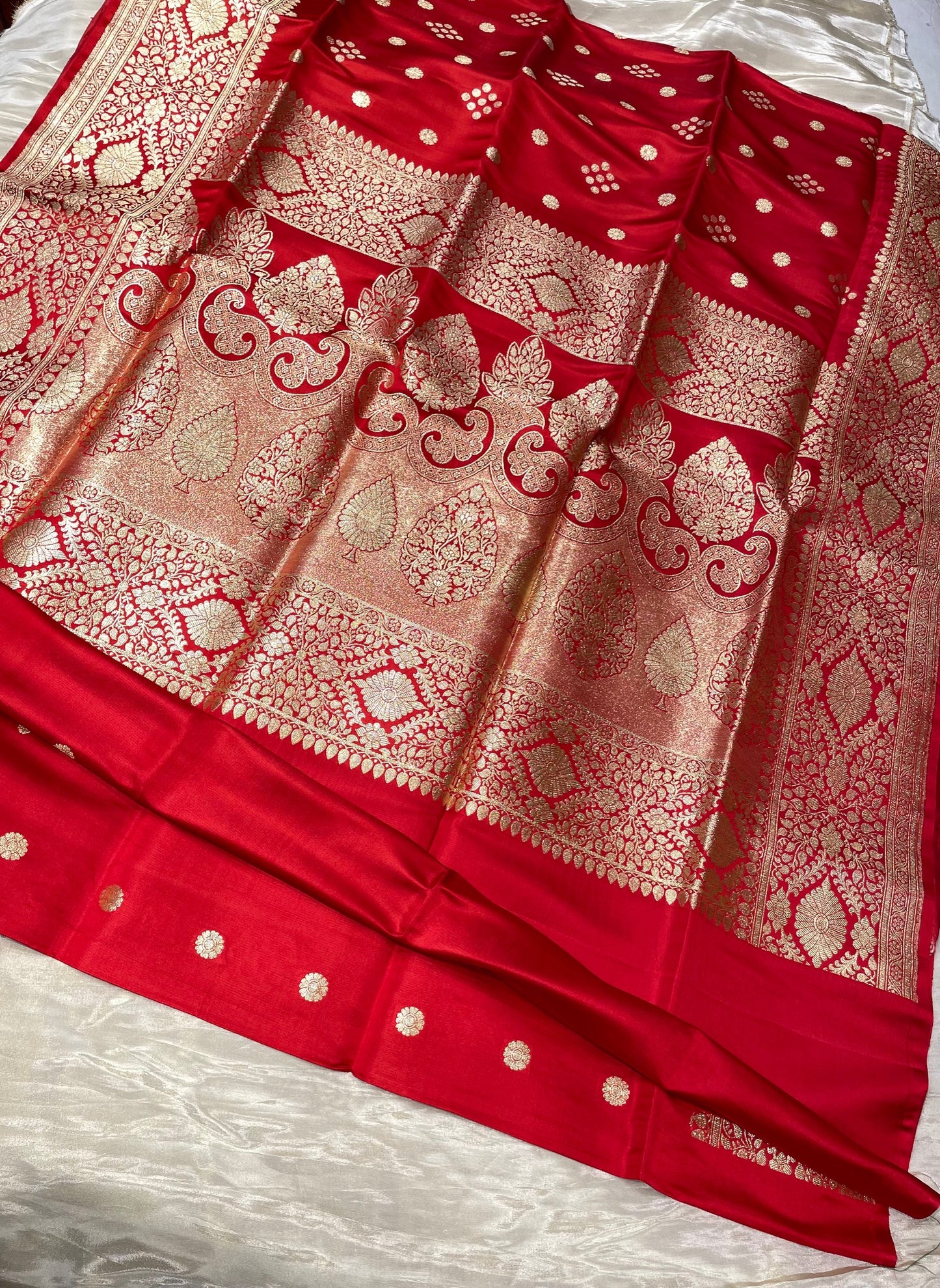 ( DELIVERY IN 25 DAYS )RED COLOUR BANARASI SATIN SILK SAREE EMBELLISHED WITH ZARI WEAVES